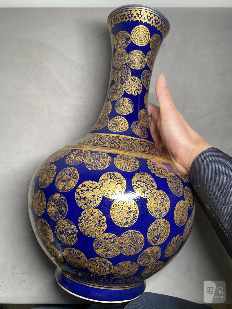 清光绪 霁蓝描金皮球花纹玉堂春瓶 - 图7